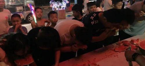 吃瓜网红公交车,网友直呼笑到肚子疼！