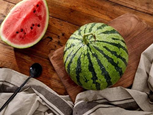 网红上海败家仔吃瓜,一场奢华与争议的碰撞